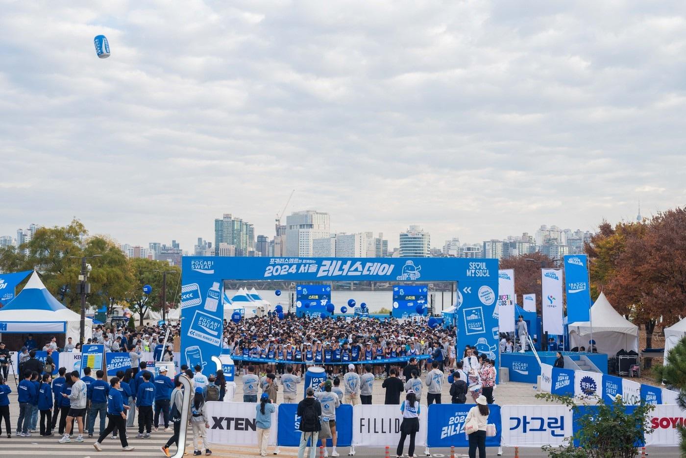 동아오츠카는 여의도 한강공원 이벤트 광장에서 개최한 &#39;포카리스웨트와 함께하는 2024 서울 러너스 데이&#39;를 성공적으로 마무리했다고 18일 밝혔다.&#40;동아오츠카 제공&#41;