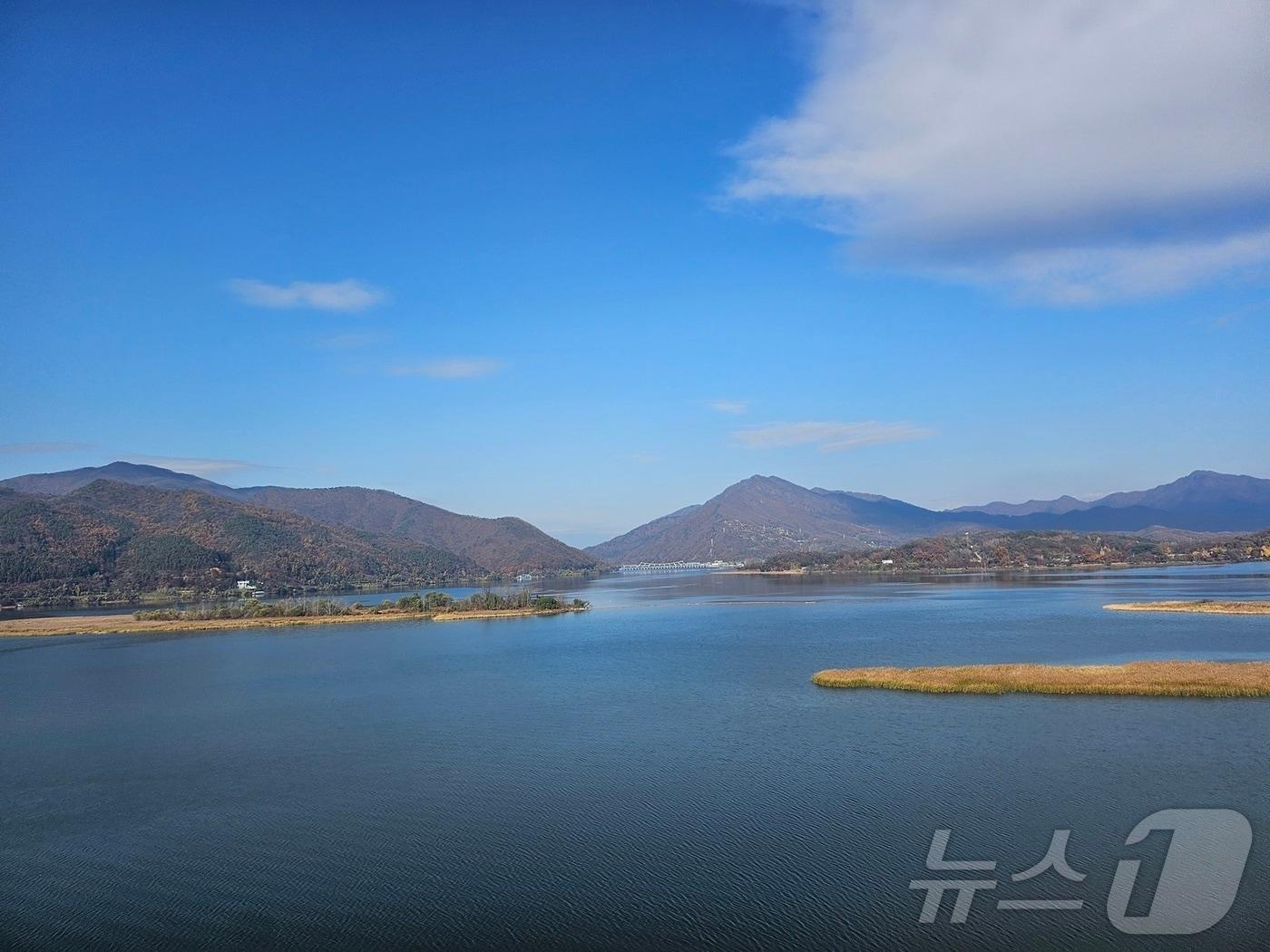 팔당 상수원보호구역 내 음식점 제한 규정이 완화돼 그동안 불편을 겪었던 주민들의 생활이 개선될 전망이다. 사진은 팔당상수원보호구역 전경.&#40;경기도 제공&#41;/