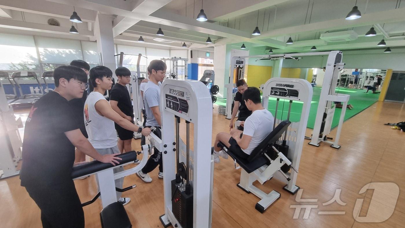 우송정보대학 자율전공학부 스포츠운동재활전공의 재학생 7명이 미국 NSCA 웨이트 트레이닝 코치 자격 시험에 합격했다. &#40;우송정보대학 제공&#41;/뉴스1