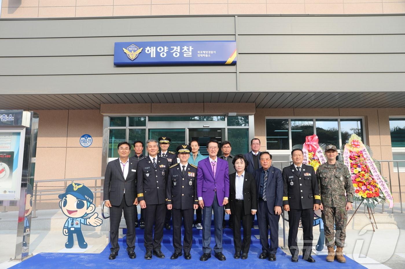 21일 전남 신안군 암태면의 암태파출소 신축청사에서 개청식이 열리고 있다. &#40;목포해경 제공&#41; 2024.11.21/뉴스1