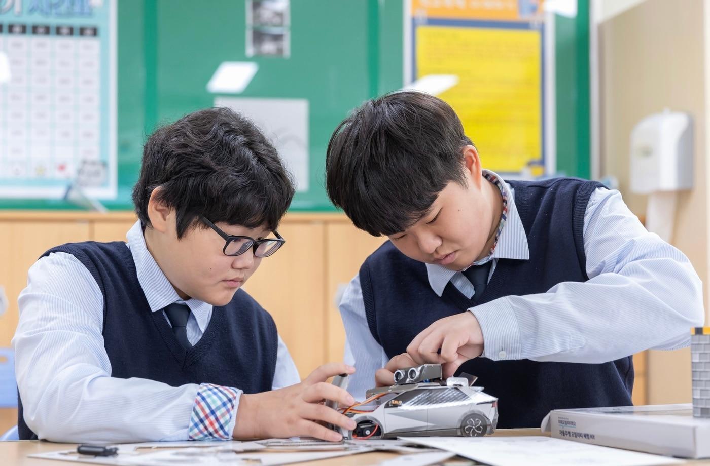 전남 해남 화원중학교 &#39;자율주행 이해&#39; 수업 장면&#40;현대차 제공&#41;