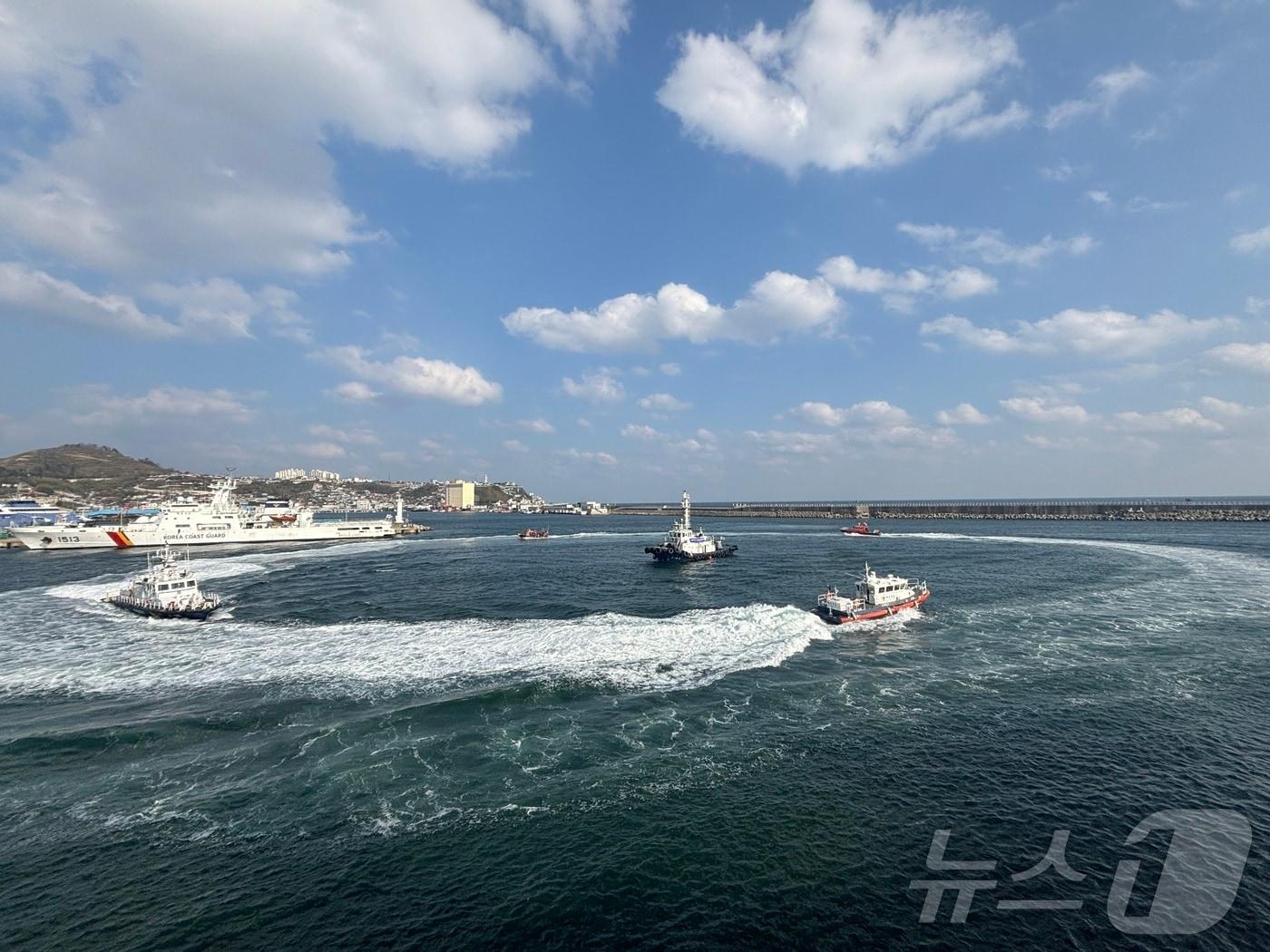 동해지방해양경찰청은 동절기를 맞아 22일 동해시 일대 해역에서 동해해양경찰서와 합동으로 2024년 3차 수난대비 기본훈련을 실시했다.&#40;동해해경청 제공&#41; 2024.11.22/뉴스1