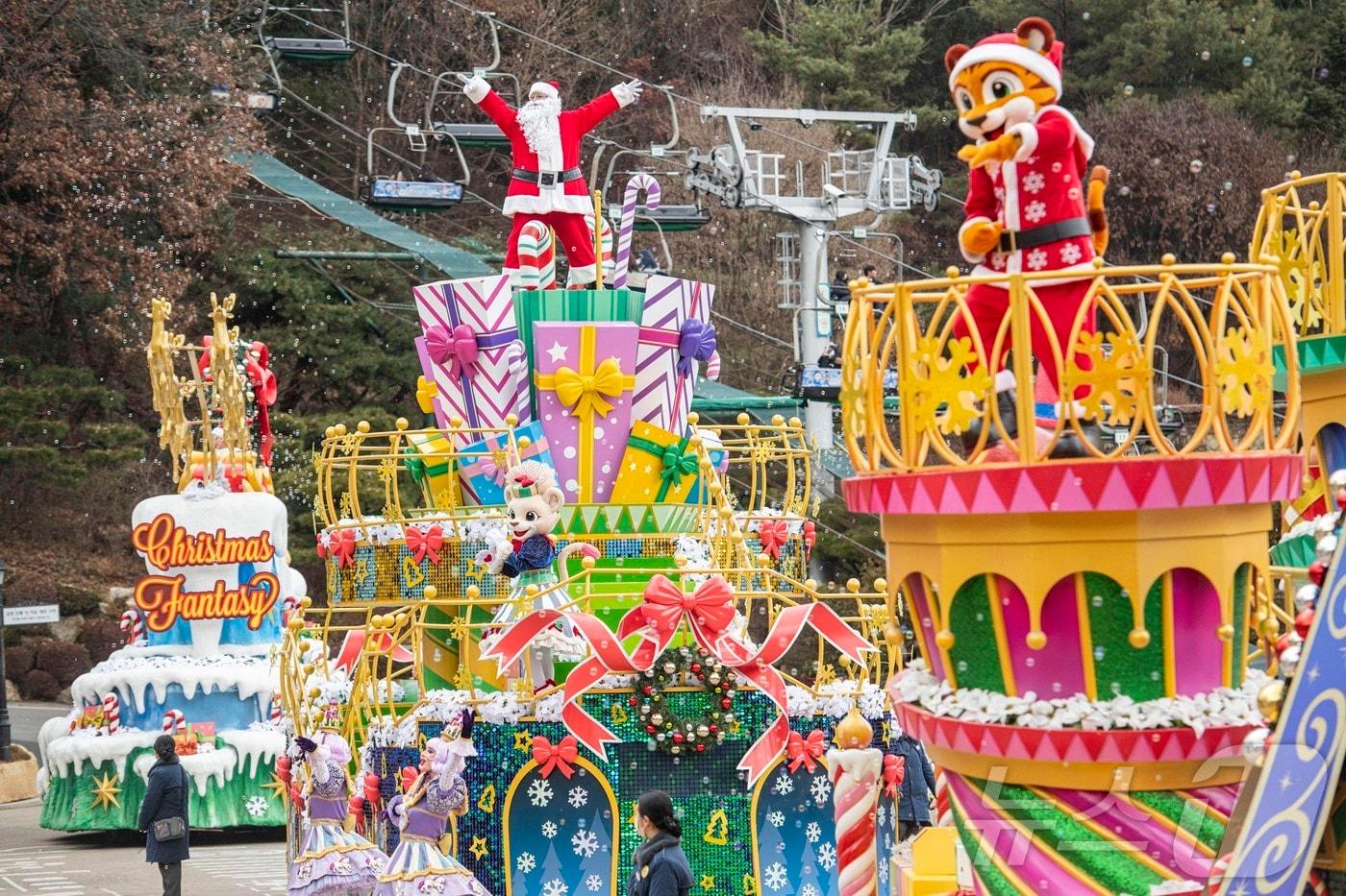 에버랜드에서 펼쳐지는 &#39;블링블링 X-mas 퍼레이드&#39;.&#40;에버랜드 제공&#41;