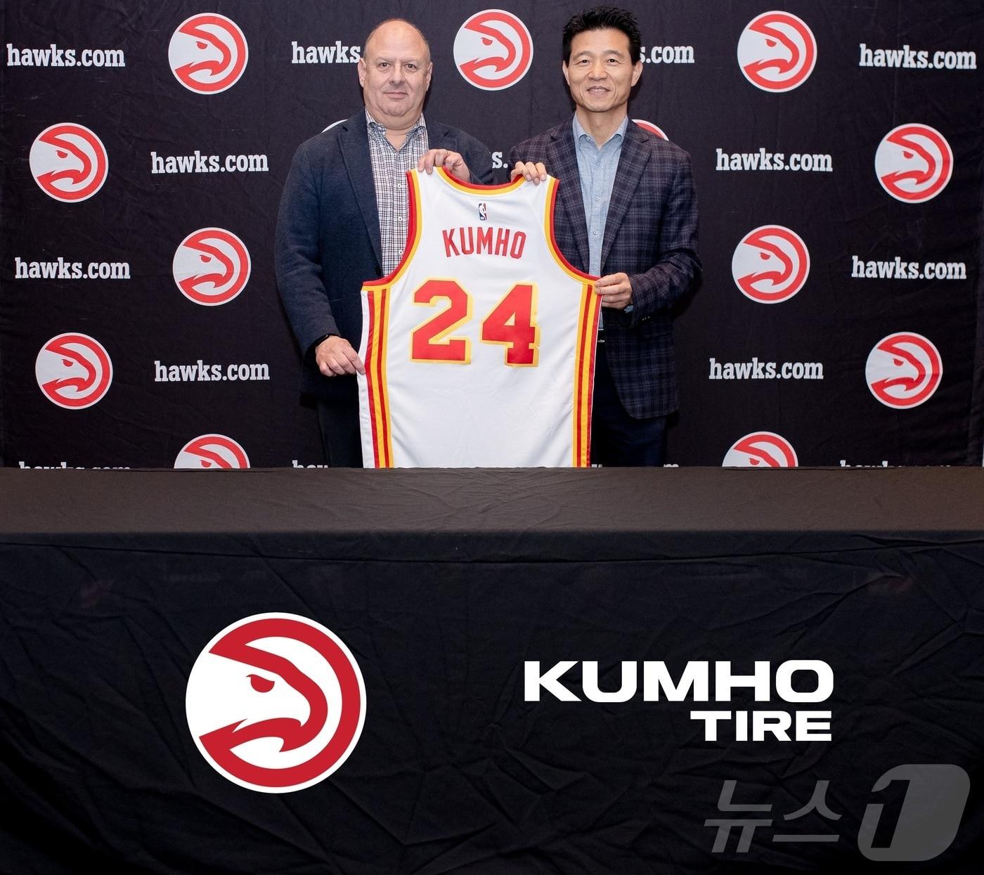  금호타이어는 미국프로농구협회&#40;NBA&#41; 애틀랜타 호크스&#40;Atlanta Hawks&#41;팀과 공식 스폰서 후원 계약을 체결했다고 25일 밝혔다. &#40;금호타이어 제공&#41;