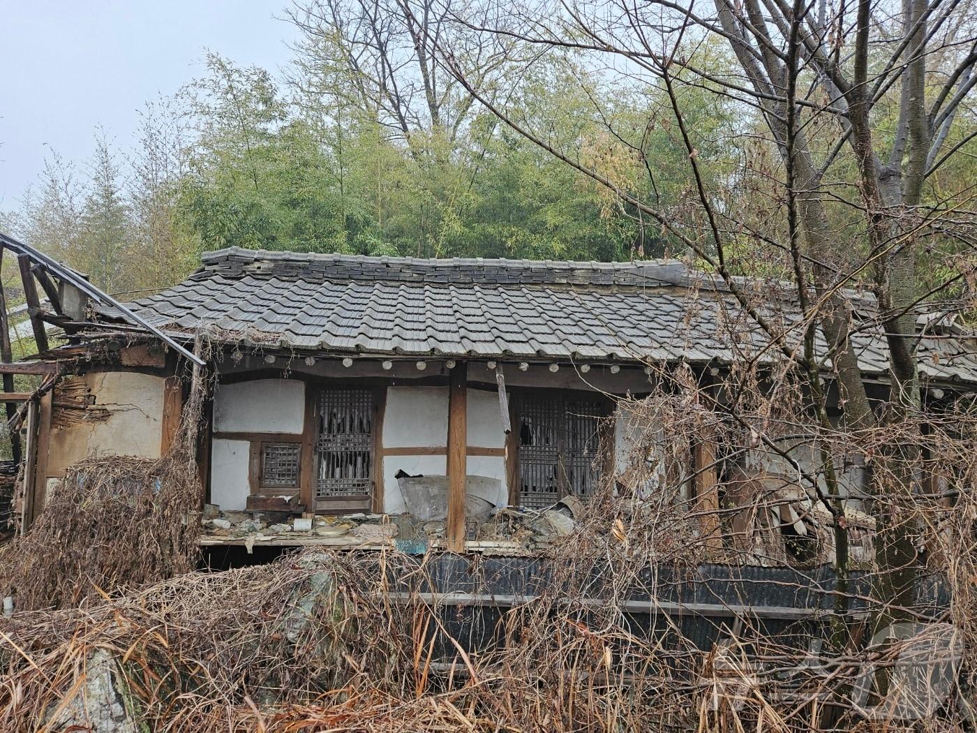 옥구농민항쟁의 산실인 &#39;농민야학 안채&#39; 중 한칸이 붕괴돼 보존대책이 시급하다.&#40;군산대 역사학과 제공&#41; 2024.11.25/뉴스1