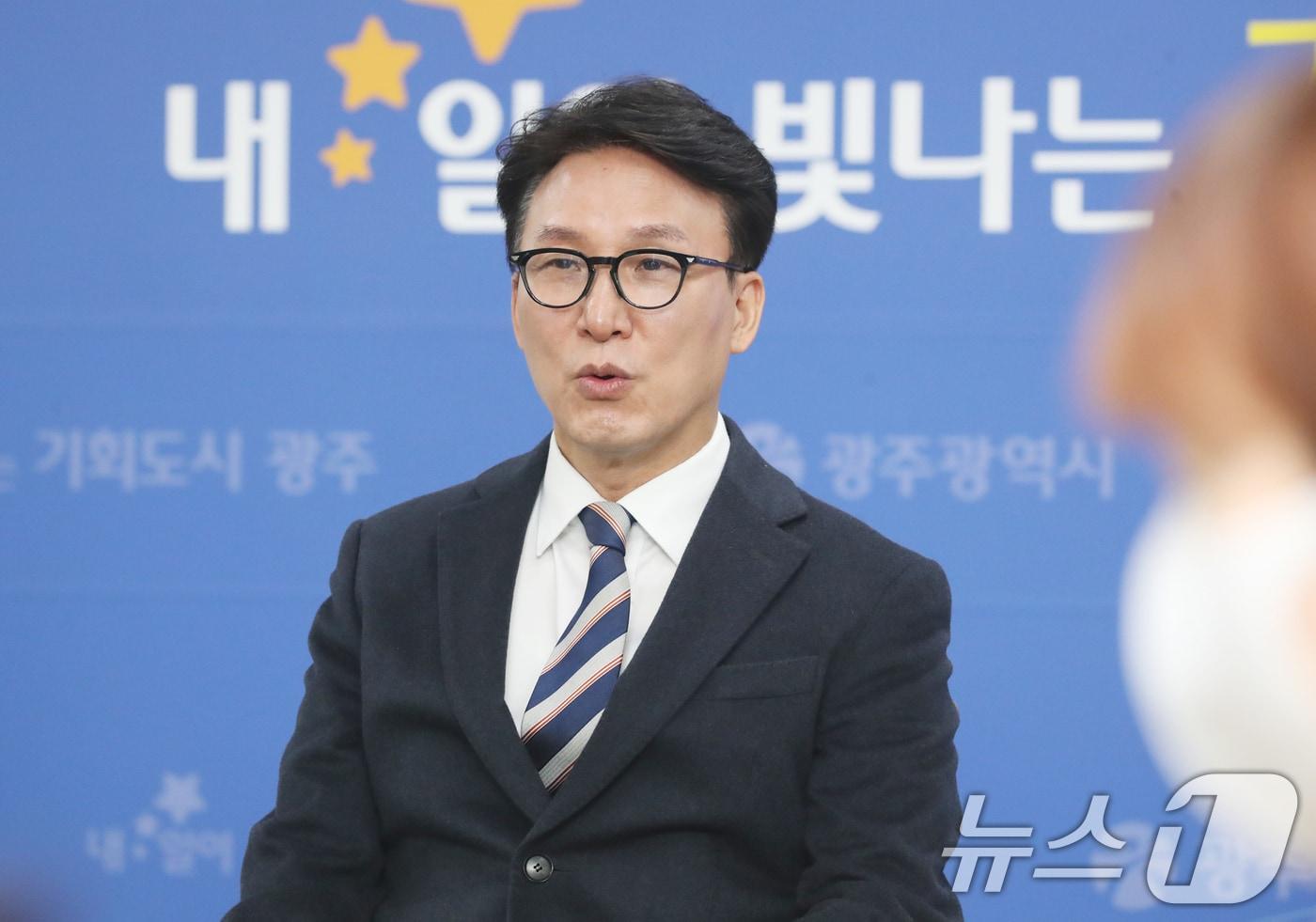 김민석 더불어민주당 최고위원이 26일 광주시청에서 기자들과 차담회를 갖고 현 시국에 대한 입장과 광주전남 상생발전 TF 구성 계획을 밝히고 있다.2024.11.26/뉴스1 ⓒ News1 박준배 기자