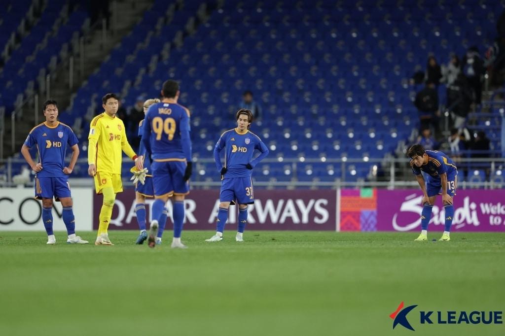 울산HD는 26일 울산문수축구경기장에서 열린 2024-25 AFC 챔피언스리그 엘리트&#40;ACLE&#41; 리그 스테이지 5차전에서 상하이 하이강에 1-3으로 졌다. &#40;한국프로축구연맹 제공&#41;