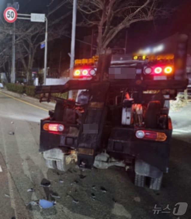 26일 부산 기장군 견인차 사고 현장&#40;부산경찰청 제공&#41;