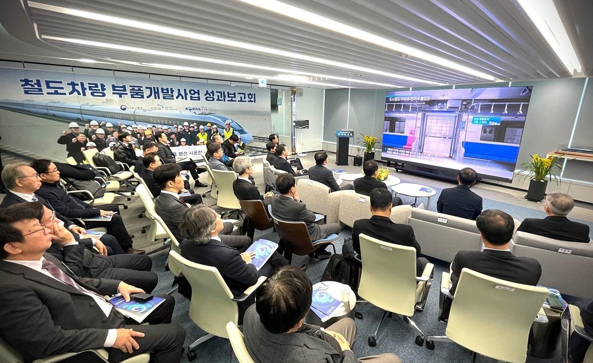 27일 한국철도공사 대전사옥에서 열린 철도차량부품개발사업 성과보고회 모습.&#40;한국철도공사 제공&#41;