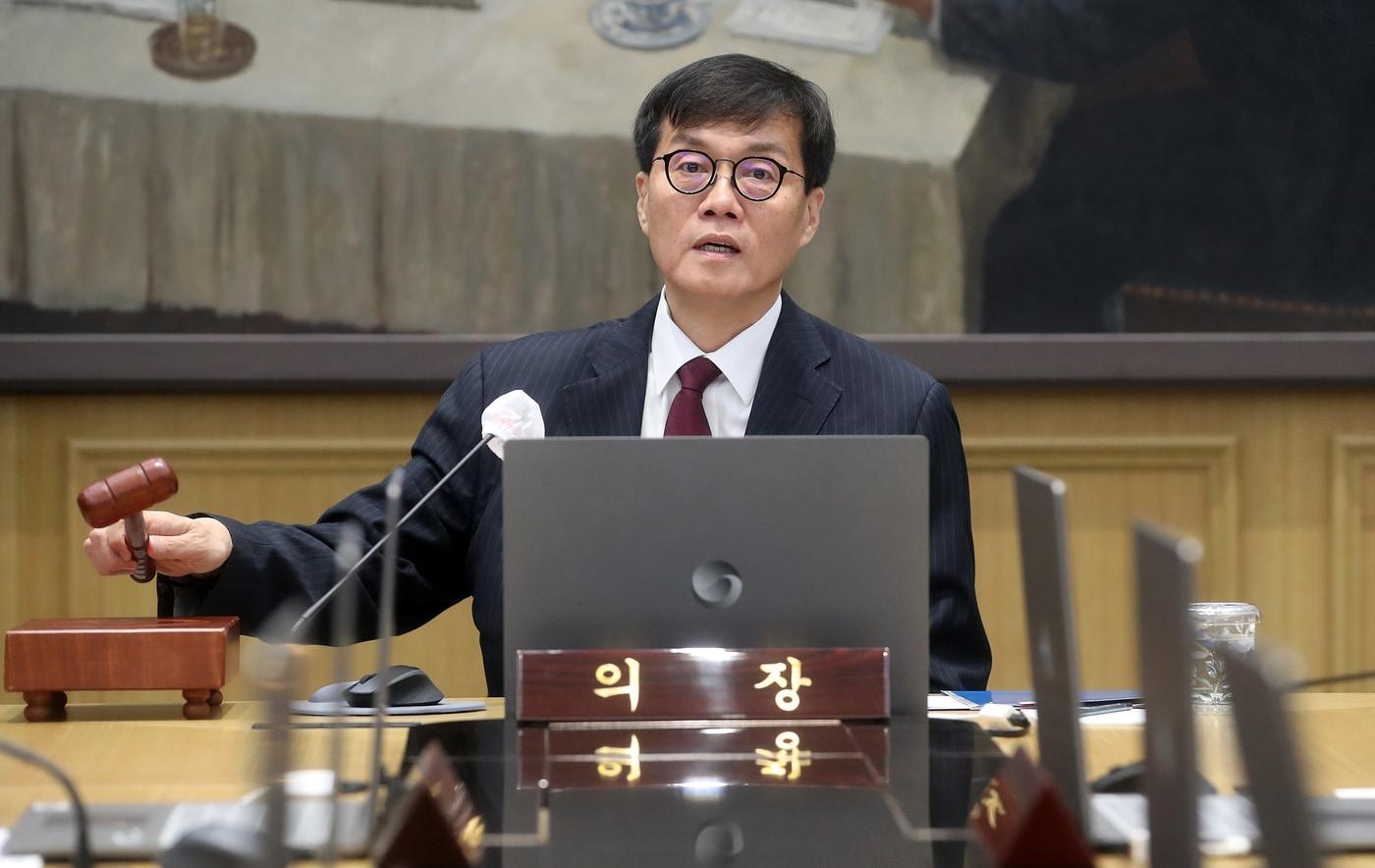 이창용 한국은행 총재가 28일 서울 중구 한국은행에서 열린 금융통화위원회를 주재하며 의사봉을 두드리고 있다. 2024.11.28/뉴스1 ⓒ News1 오대일 기자