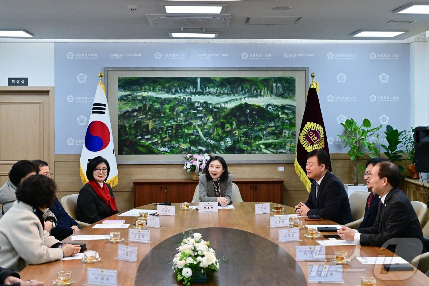 최호정 의장이 서울시 자율방범연합회와 간담회 중인 모습. &#40;서울시의회 제공&#41;ⓒ 뉴스1