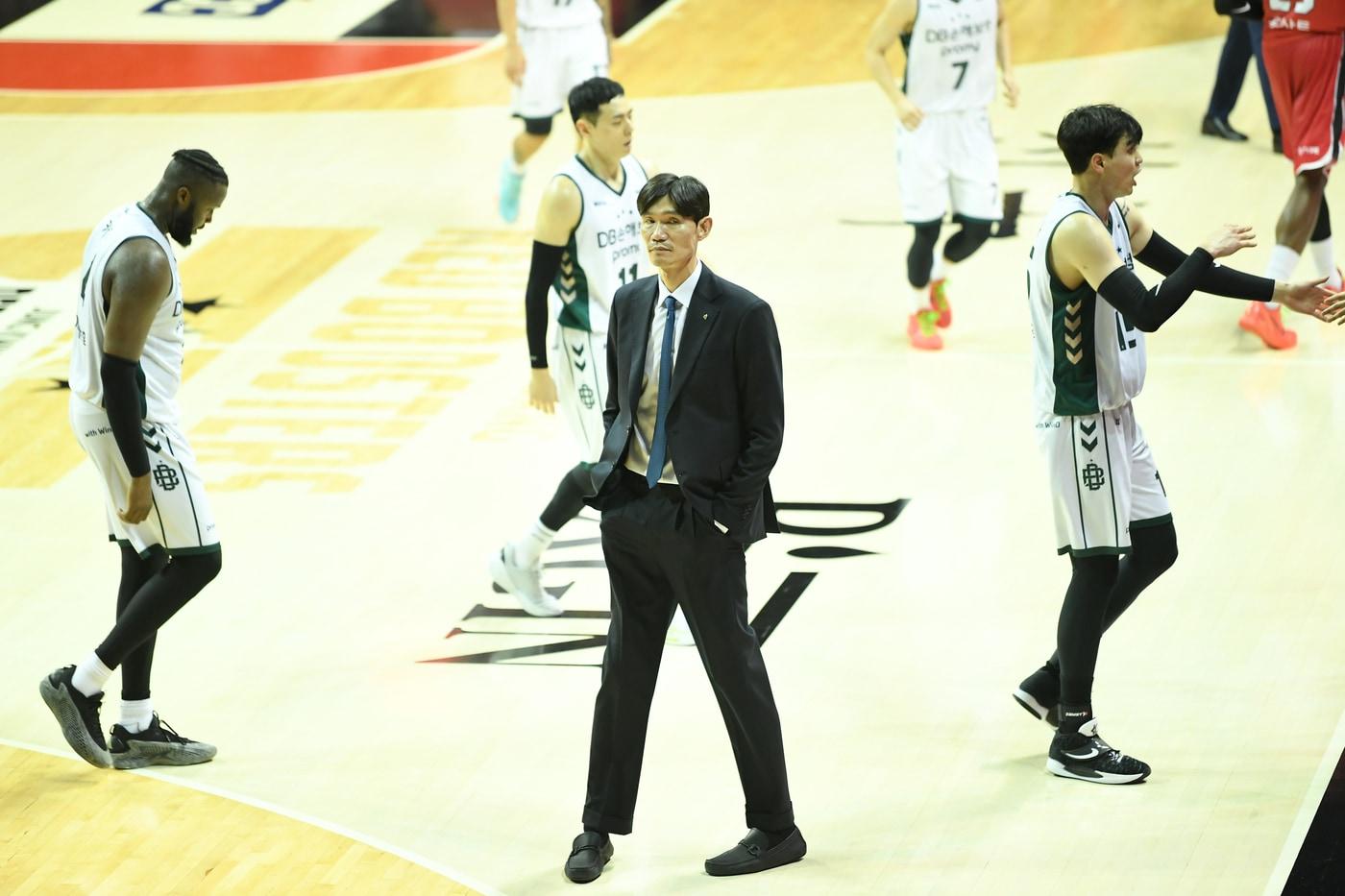 우승 후보로 꼽혔던 원주 DB의 시즌 초반 하락세가 심상치않다.&#40;KBL 제공&#41;