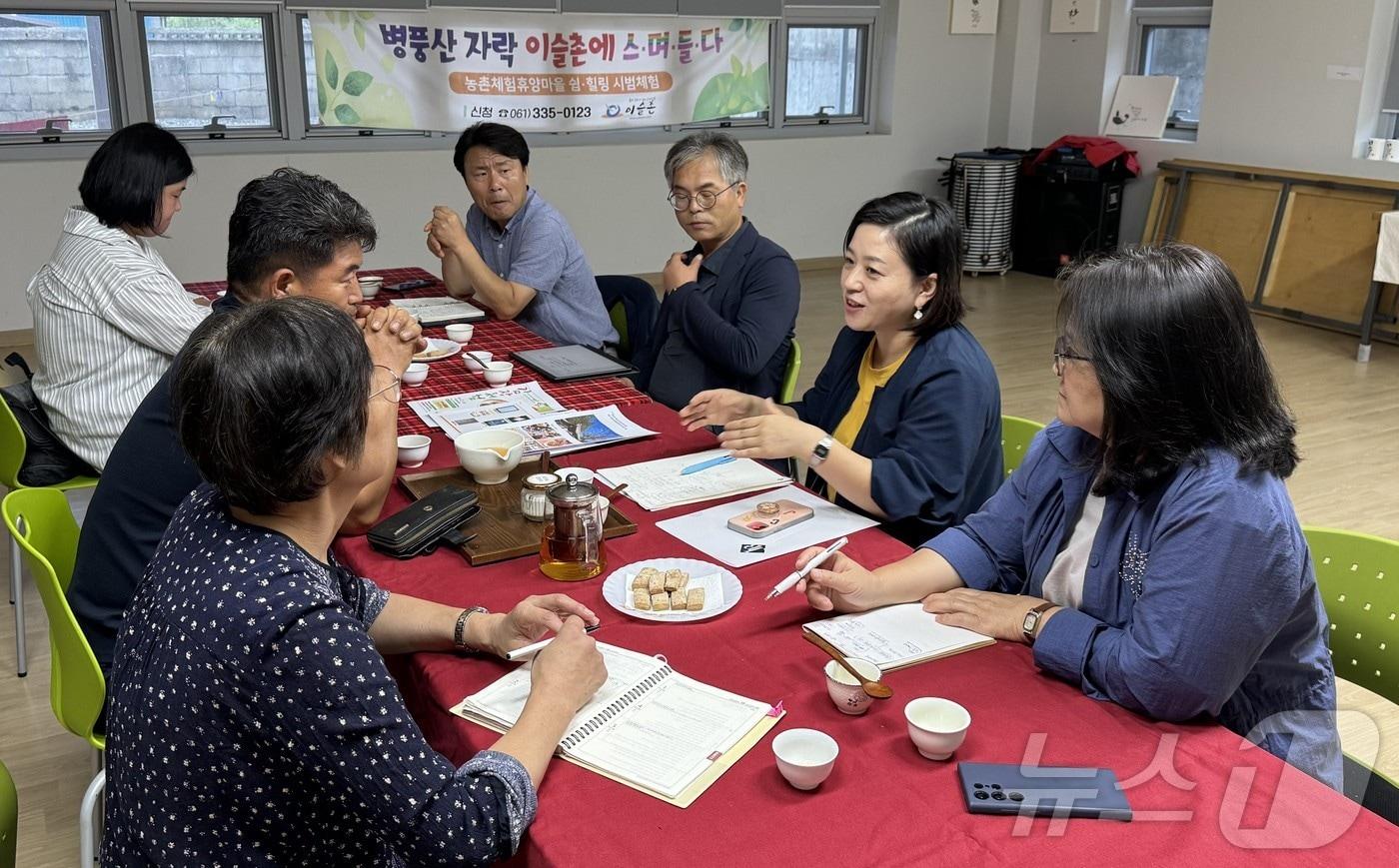 나주 이슬촌마을 멘토링 지원 모습.&#40;전남도 제공&#41; 2024.11.4/뉴스1