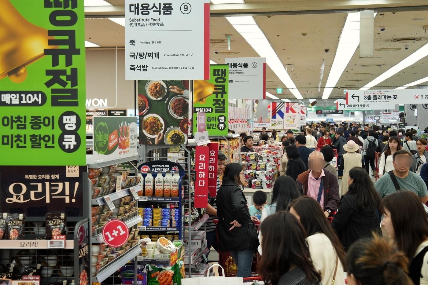   롯데마트 제타플렉스 서울역점 땡큐절 행사 전경.&#40;롯데마트 제공&#41;.