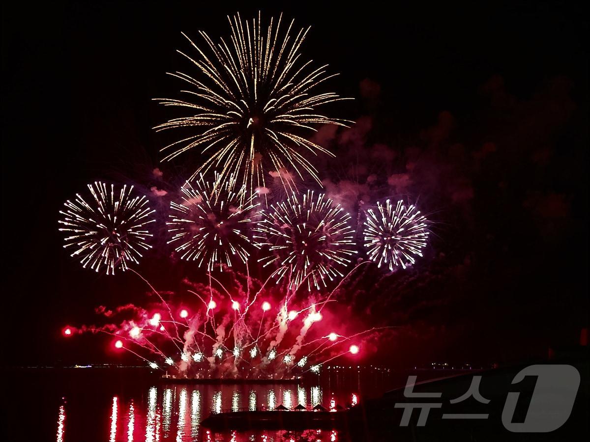 2024 여수밤바다 불꽃축제 전경.&#40;여수시 제공&#41;2024.11.5/뉴스1