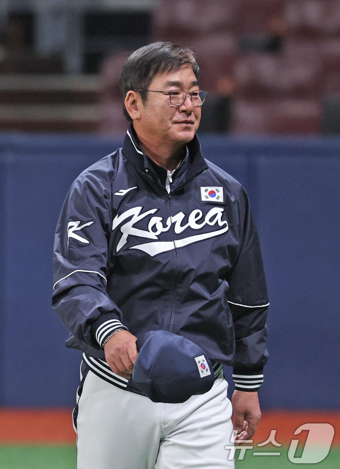 6일 오후 서울 구로구 고척스카이돔에서 열린 대한민국 야구 국가대표팀과 상무의 연습경기를 마친 류중일 대표팀 감독이 경기장을 나서고 있다. 2024.11.6/뉴스1 ⓒ News1 장수영 기자