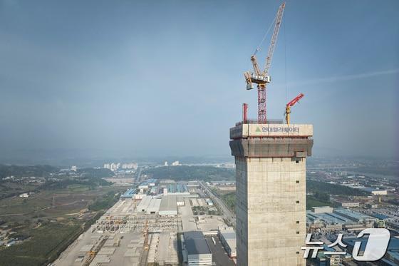  7일 충북 충주시가 올해도 승강기 리더스 포럼을 열어 2년 연속 승강기 산업 육성 방안을 모색한다고 밝혔다. 사진은 현대엘리베이터 테스트타워.&#40;자료사진&#41;/뉴스1