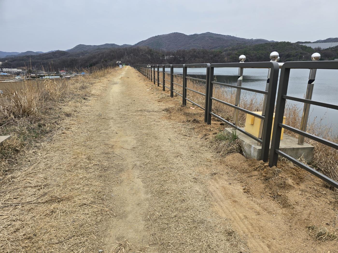 충북농촌공사는 도내 저수지 등에 안전시설 설치 사업을 추진한다.