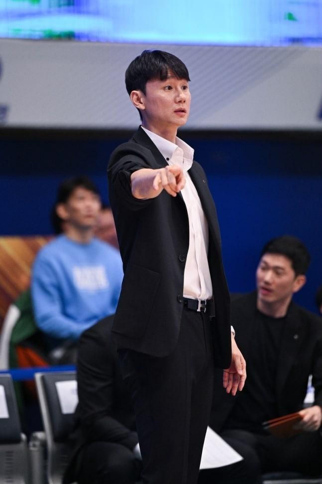 인천 신한은행 이시준 감독 대행. &#40;WKBL 제공&#41;