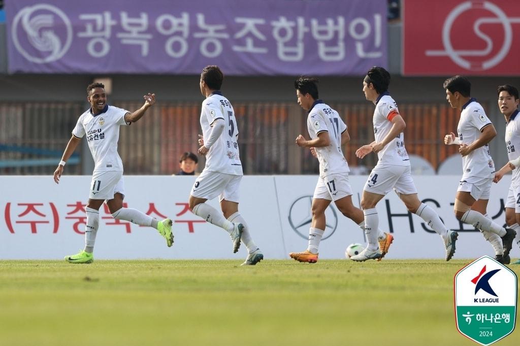 K리그2 2위를 차지한 충남아산FC. &#40;한국프로축구연맹 제공&#41;