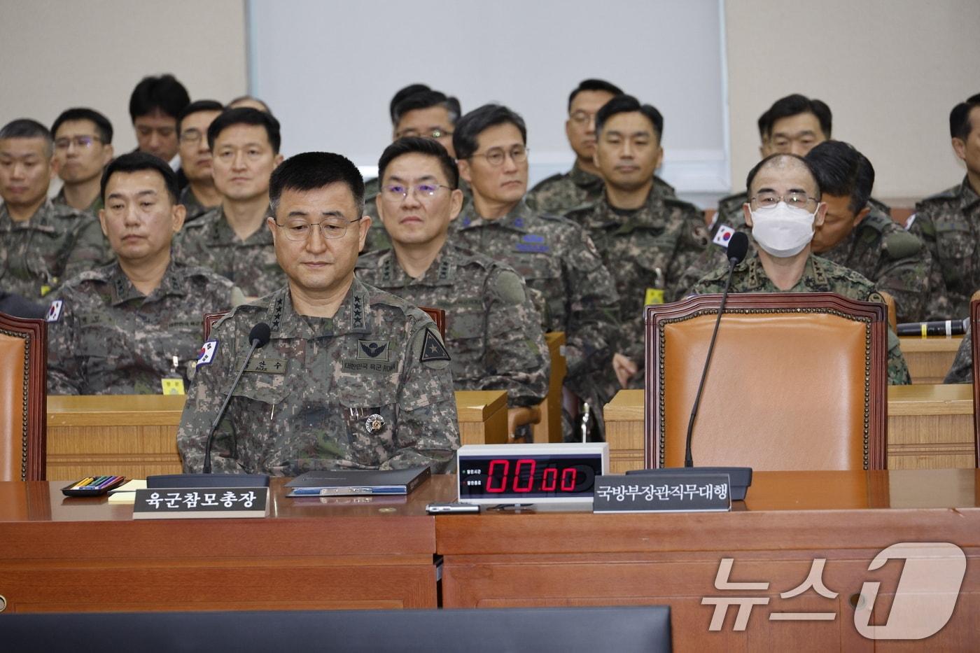 박안수 육군참모총장&#40;전 계엄사령관&#41;이 10일 오전 서울 여의도 국회 국방위원회에서 열린 계엄 관련 긴급 현안질의에 출석해 있다. 2024.12.10/뉴스1 ⓒ News1 안은나 기자