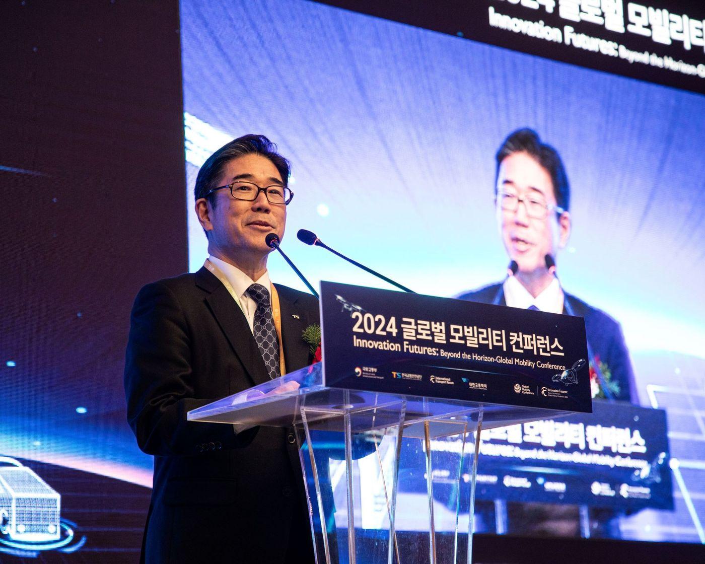 정용식 한국교통안전공단 이사장이 2024 글로벌 모빌리티 컨퍼런스에서 발언하고 있다.&#40;한국교통안전공단 제공&#41;