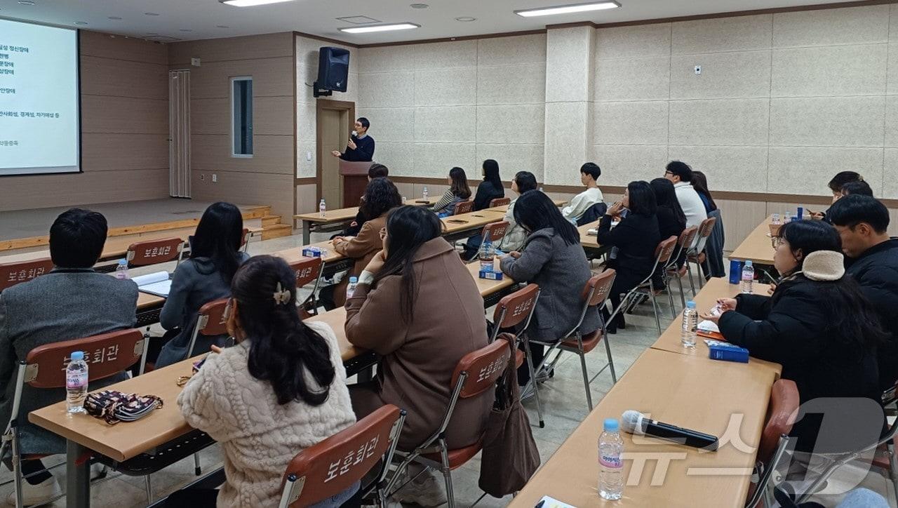 ‘현장에서 만나는 정신건강 교육’ 모습. &#40;계룡시 제공&#41; /뉴스1