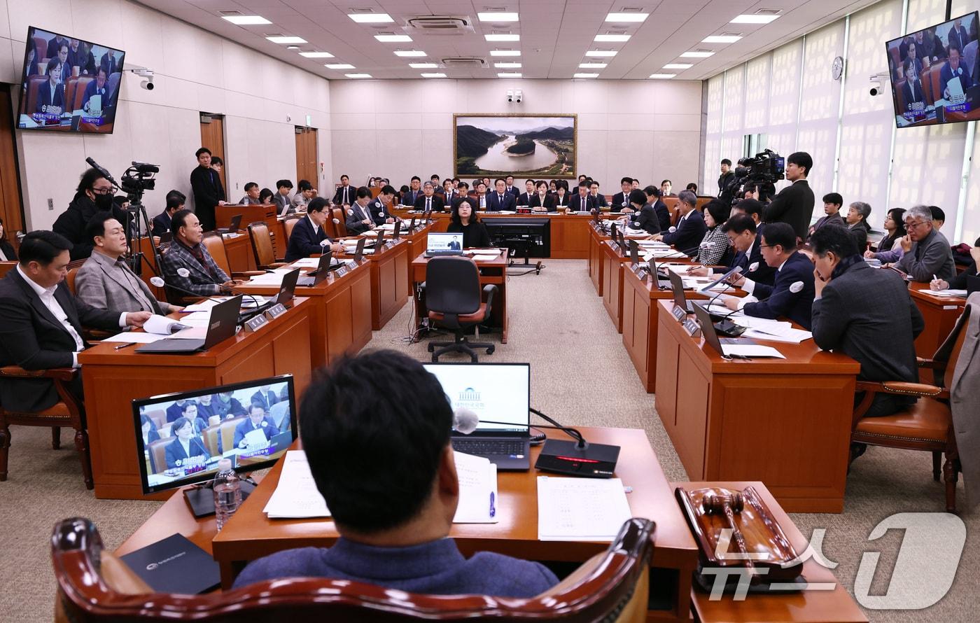 13일 오전 서울 여의도 국회에서 농림축산식품해양수산위원회 전체회의가 열리고 있다. 2024.12.13/뉴스1 ⓒ News1 구윤성 기자