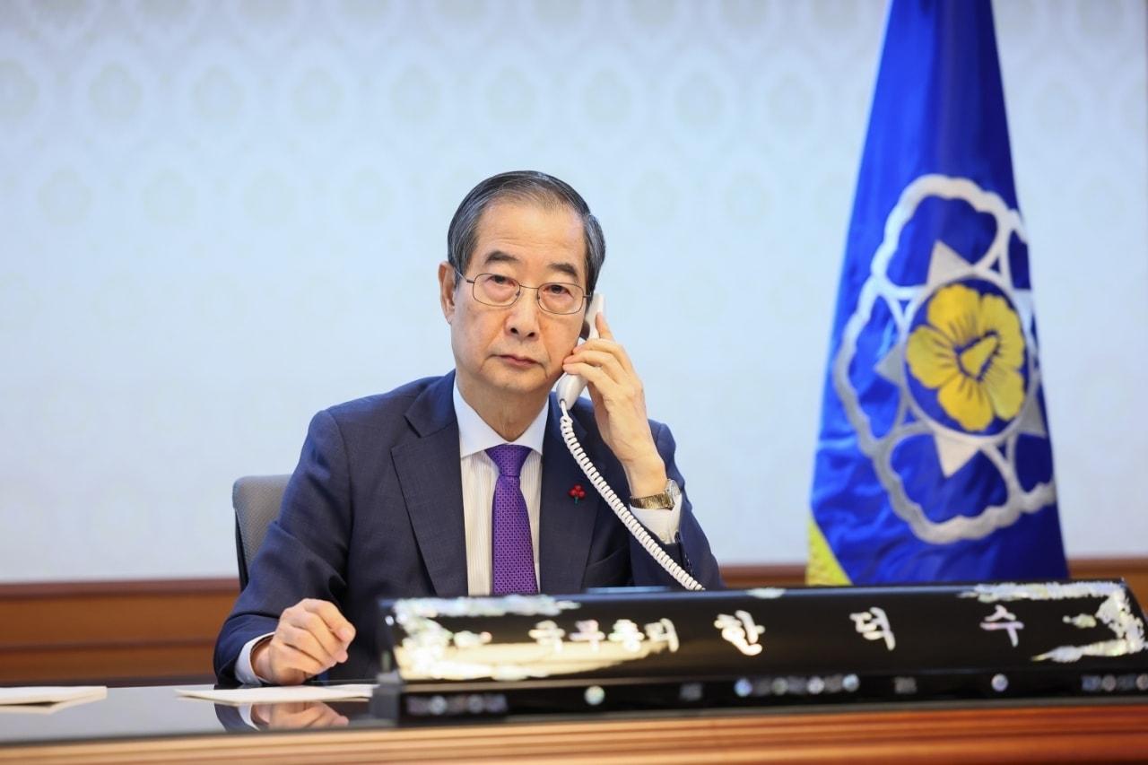 한덕수 대통령 권한대행 겸 국무총리가 15일 오전 조 바이든 미국 대통령과 통화하고 있다.&#40;총리실 제공&#41; 2024.12.15/뉴스1 ⓒ News1 ⓒ News1 이기림 기자