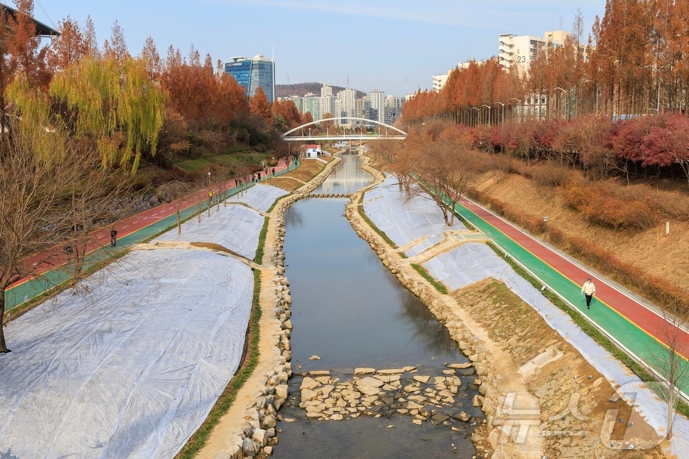 개선공사를 마친 월드컵천.&#40;마포구청 제공&#41;