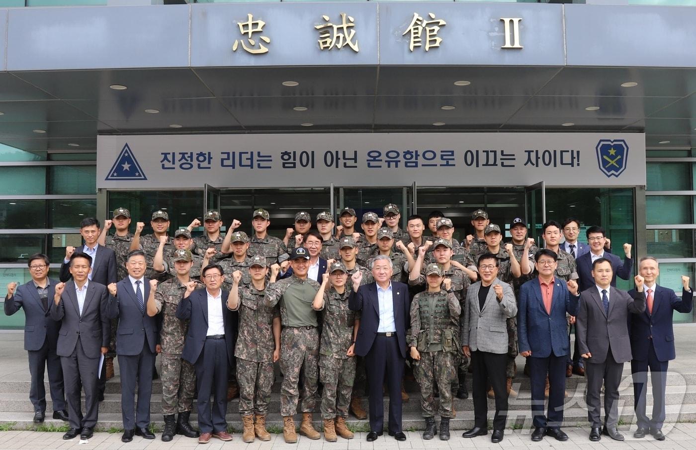 청주대학교 학군단이 2024 육군본부 우수학군단 선발 심의에서 전국 학군단 가운데 1위를 차지했다.&#40;청주대 제공&#41;/뉴스1