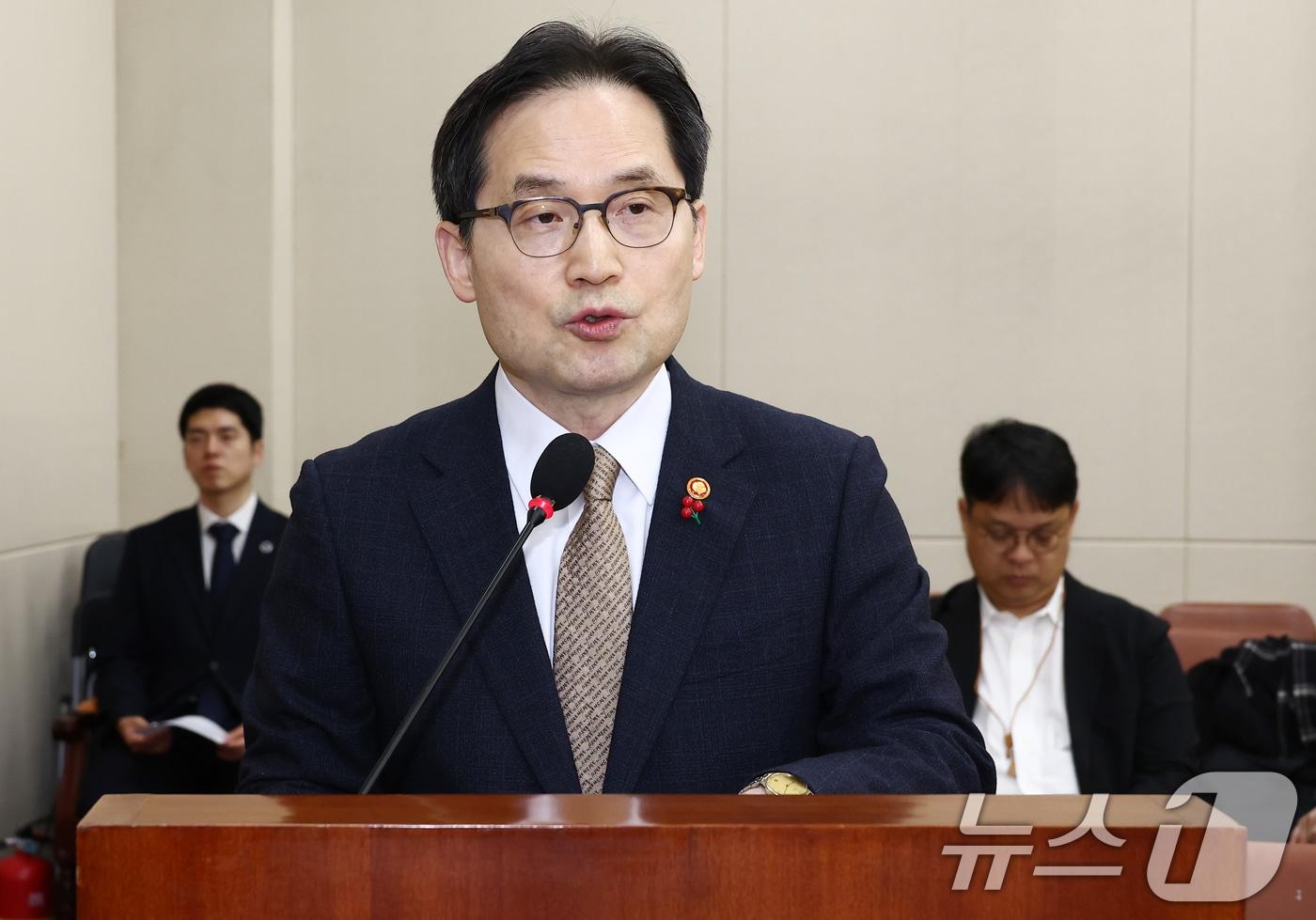 한기정 공정거래위원장이 18일 오전 서울 여의도 국회에서 열린 정무위원회 전체회의에서 현안 보고를 하고 있다. 2024.12.18/뉴스1 ⓒ News1 김민지 기자