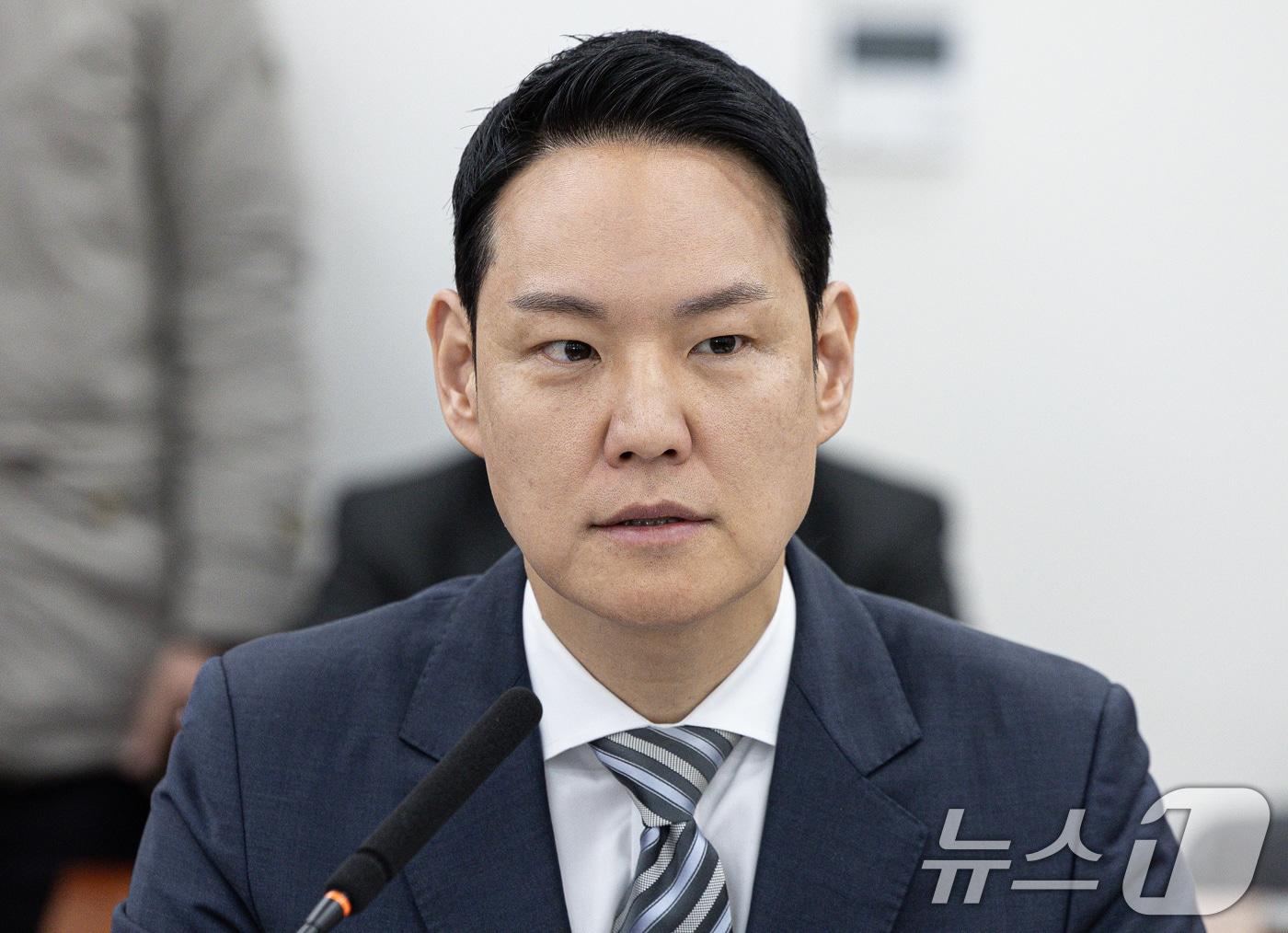 김한규 헌법재판관 선출에 관한 인사청문특별위원회 더불어민주당 간사가 18일 오전 서울 여의도 국회에서 열린 헌법재판관 선출에 관한 인사청문특별위원회 제1차 전체회의에서 인사말을 하고 있다. 이날 국민의힘은 헌법재판관 인사청문특위에 불참했다. 2024.12.18/뉴스1 ⓒ News1 이재명 기자