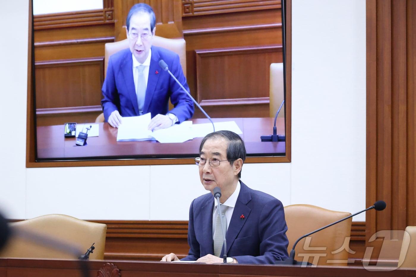 한덕수 대통령 권한대행 국무총리가 19일 서울 종로구 정부서울청사에서 열린 국정현안관계장관회의에서 모두발언을 하고 있다. &#40;총리실 제공&#41; 2024.12.19/뉴스1