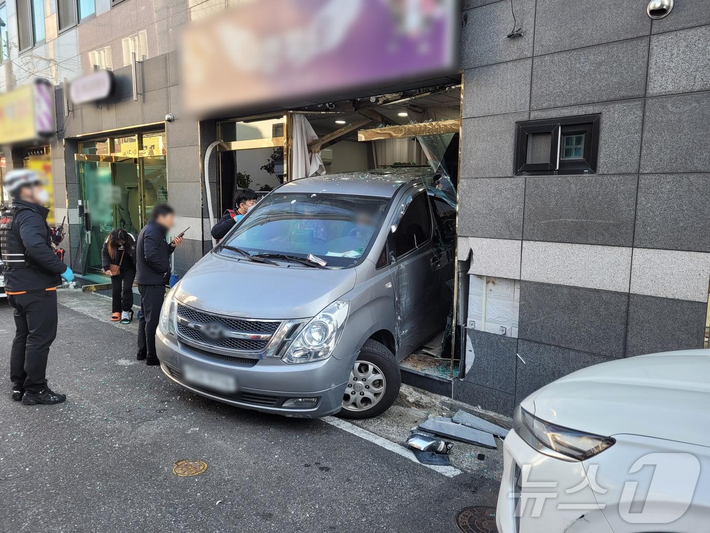 18일 울산 남구 신정동에서 발생한 사고.&#40;울산경찰청제공&#41;