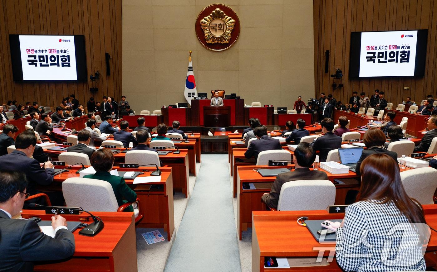 국회 법제사법위원회 유상범 국민의힘 간사가 2일 오전 서울 여의도 국회에서 열린 비상의원총회에 참석해 발언하고 있다. 2024.12.2/뉴스1 ⓒ News1 안은나 기자