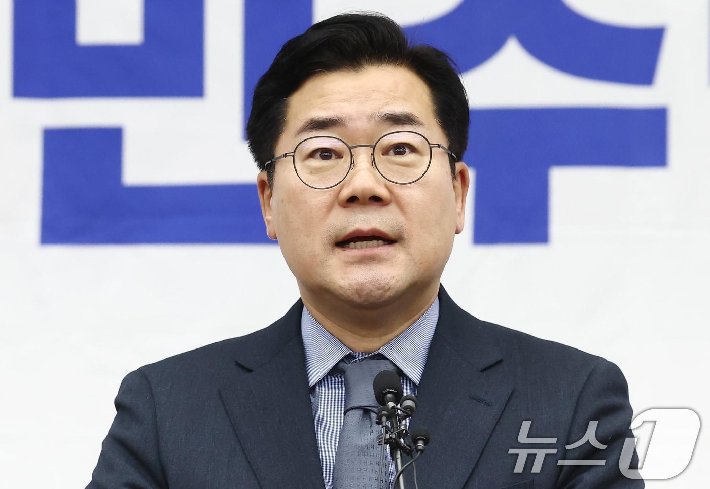 박찬대 더불어민주당 원내대표가 2일 오후 서울 여의도 국회에서 열린 의원총회에서 발언하고 있다. 2024.12.2/뉴스1 ⓒ News1 김민지 기자