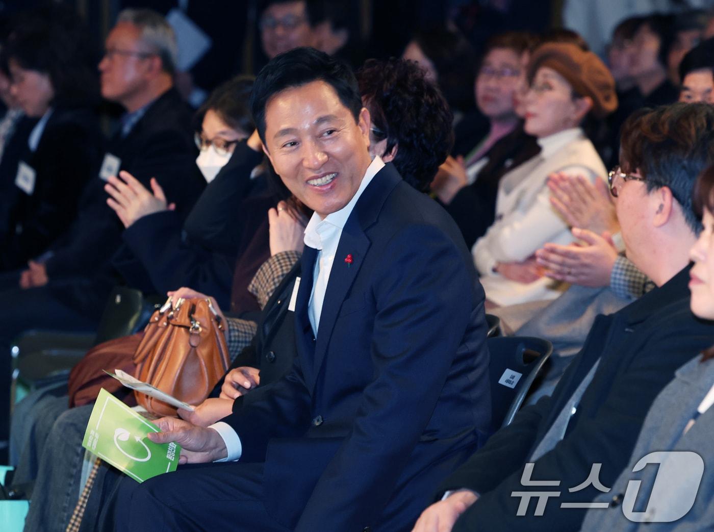 오세훈 서울시장이 2일 서울 중구 서울시청에서 열린 &#39;2024 서울시 보람일자리 사업 성과 공유회&#39;에 참석 하고 있다. 2024.12.2/뉴스1 ⓒ News1 송원영 기자