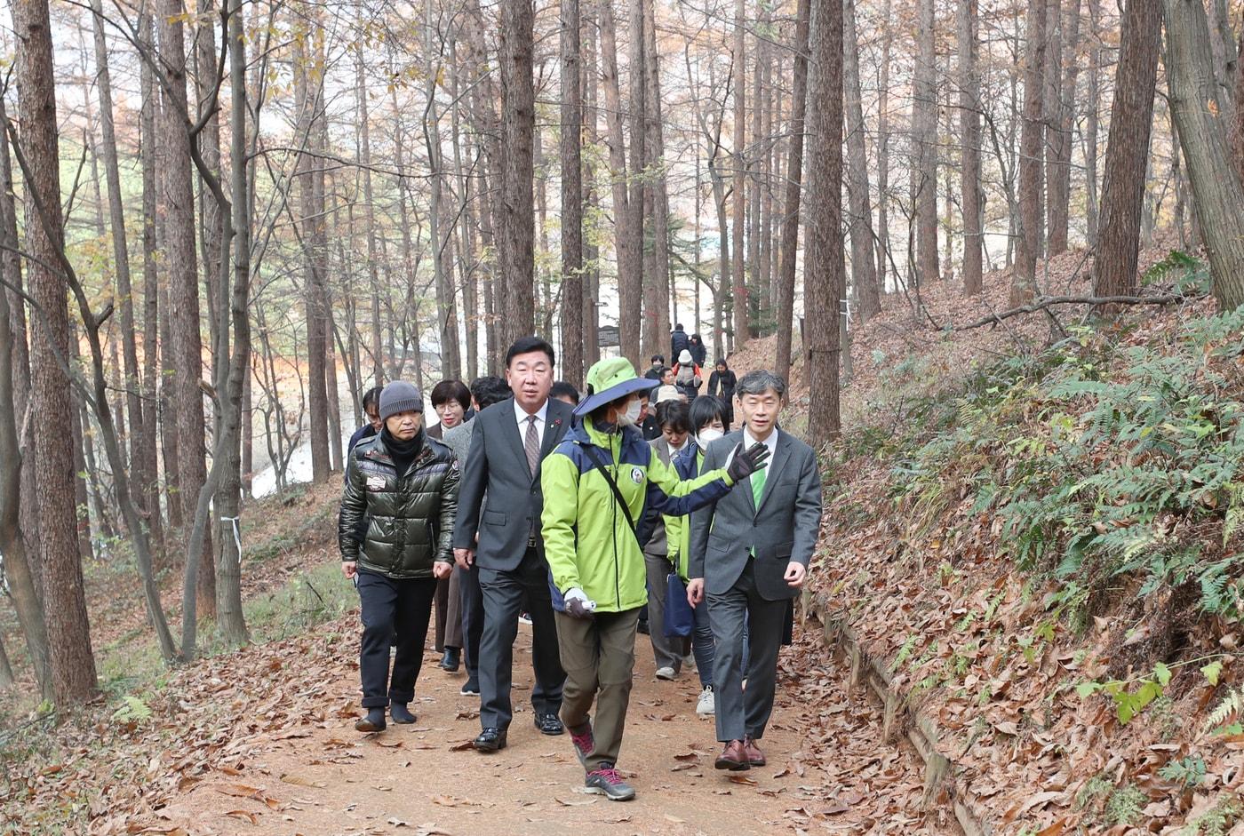  청주시와 중부지방산림청장이 공동사업을 추진할 용정공원.