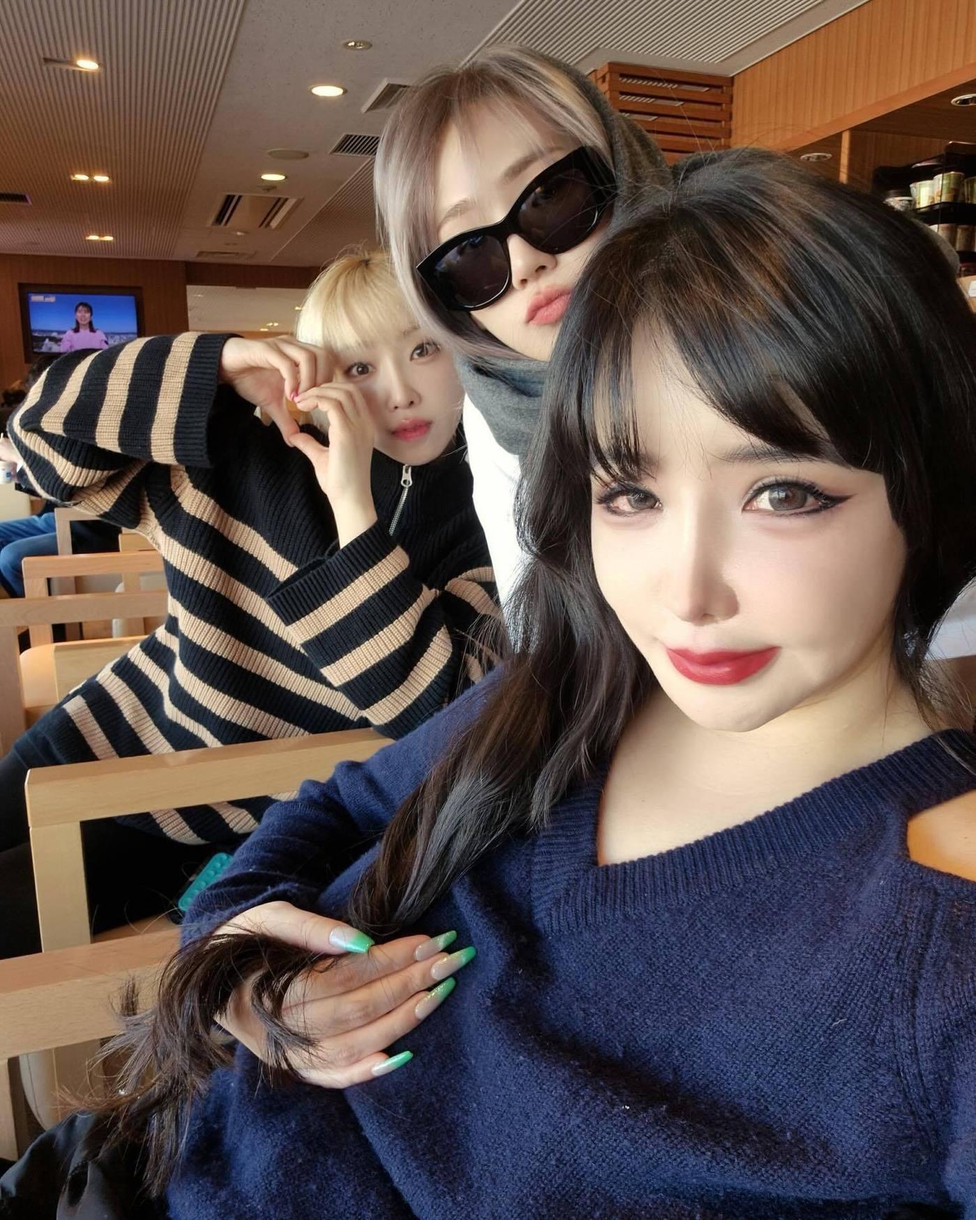 공민지, 씨엘, 박봄&#40;박봄 SNS&#41;