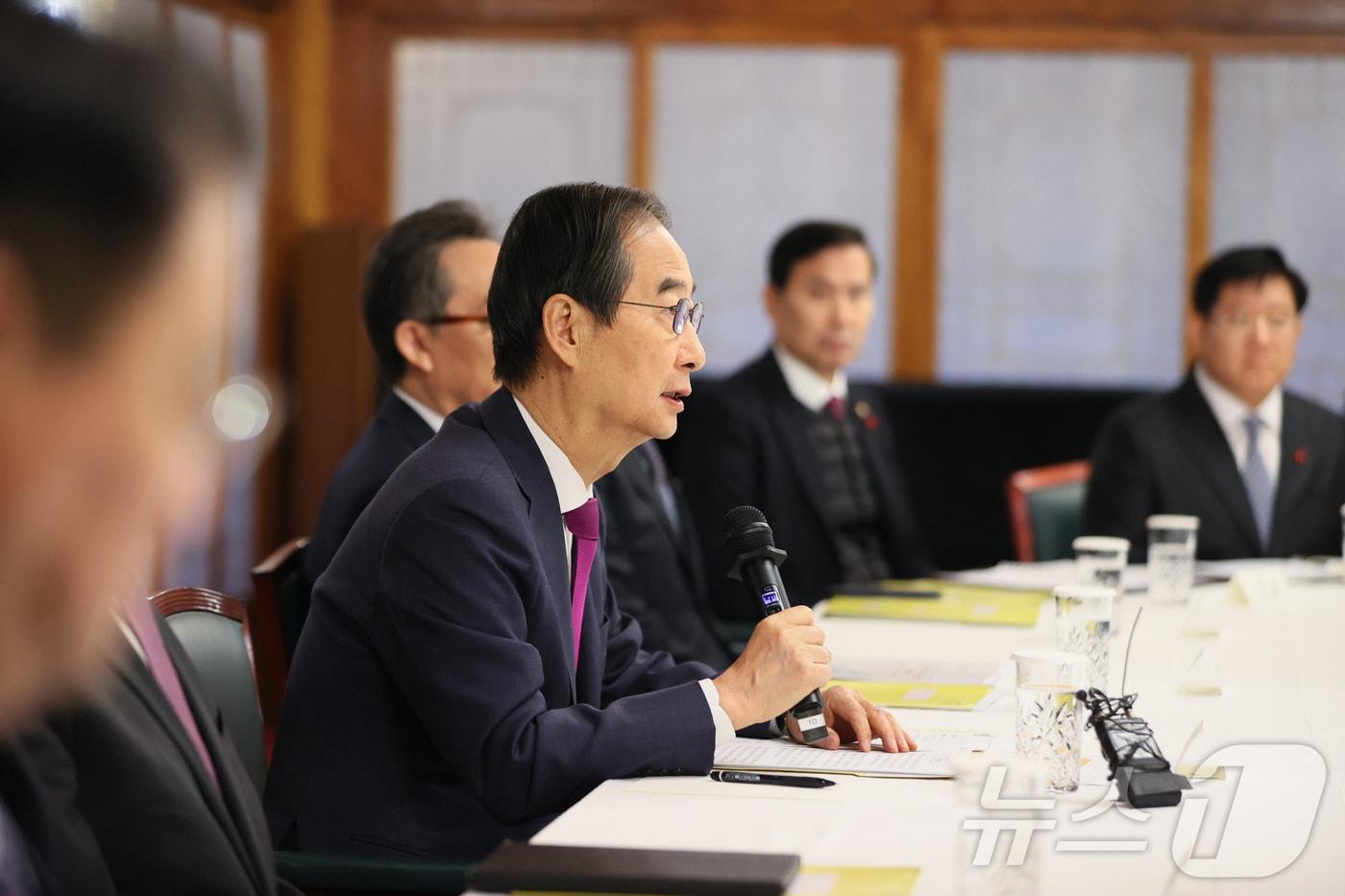 한덕수 대통령 권한대행 국무총리가 20일 서울 종로구 삼청동 총리공관에서 열린 고위당정협의회에서 발언하고 있다. &#40;총리실 제공&#41; 2024.12.20/뉴스1