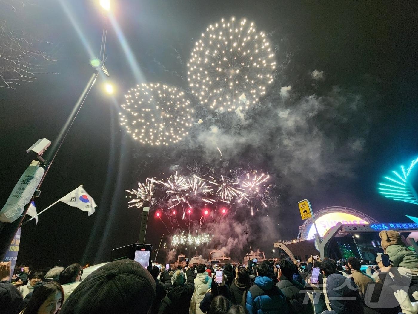 지난해 땅끝해넘이 해맞이 축제 불꽃놀이 &#40;해남군 제공&#41;/뉴스1 