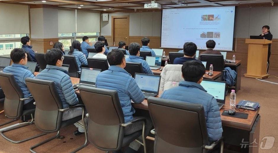 대구교통공사가 직원들을 대상으로 생성형 AI 교육을 진행하고 있다. &#40;대구교통공사 제공&#41;/뉴스1