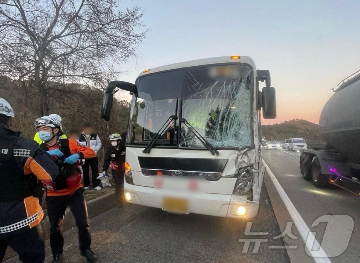 사고 차량.&#40;경남소방본부 제공&#41;