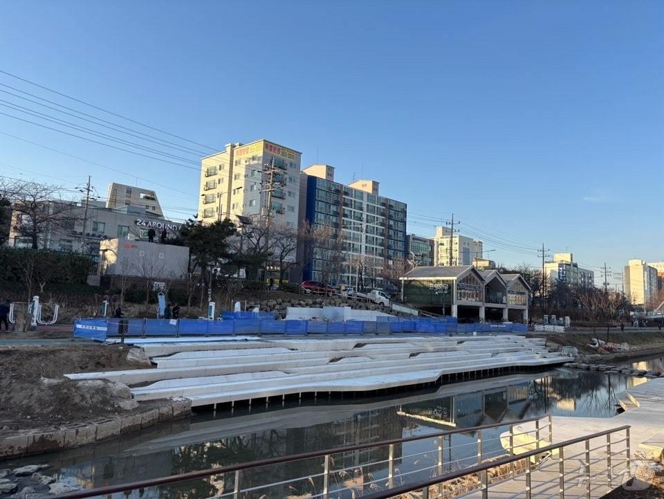 불광천에 조성된 수변 객석. &#40;서울시 제공&#41;ⓒ 뉴스1