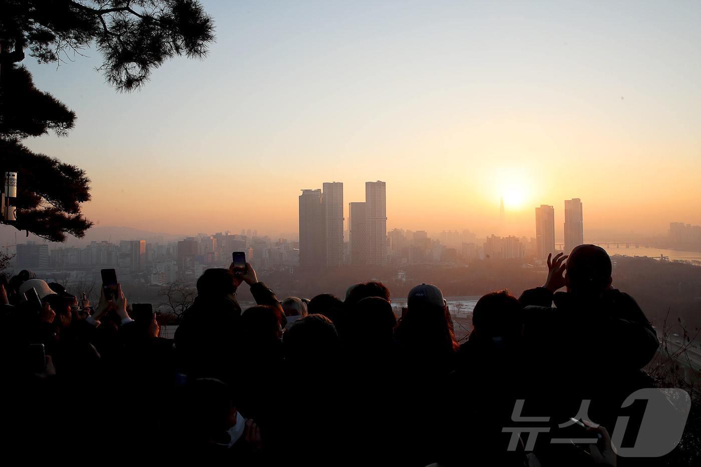 성동구 응봉산 해맞이. &#40;서울시 제공&#41;ⓒ 뉴스1