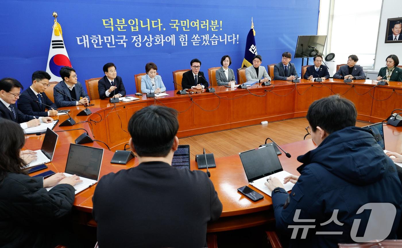 김민석 더불어민주당 내란극복·국정안정특위 위원장이 26일 서울 여의도 국회에서 특위 회의를 주재하고 있다. 2024.12.26/뉴스1 ⓒ News1 안은나 기자