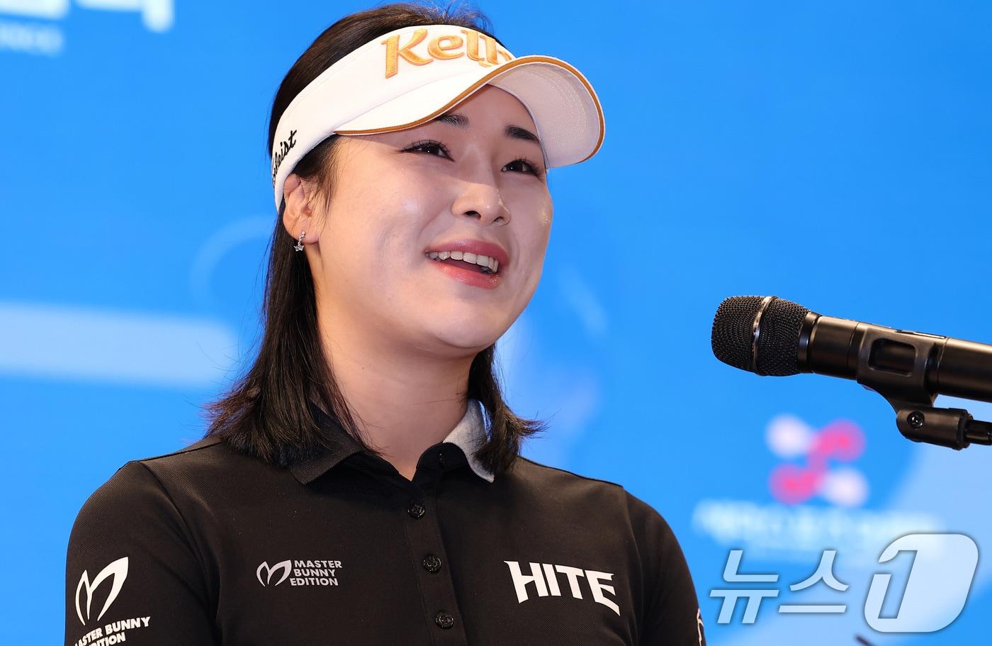 미국여자프로골프&#40;LPGA&#41;에 진출하는 프로골퍼 윤이나 프로가 26일 서울 여의도 CCMM빌딩 루나미엘레 컨벤션에서 기자간담회에서 취재진의 질문에 답하고 있다. 2024.12.26/뉴스1 ⓒ News1 김성진 기자