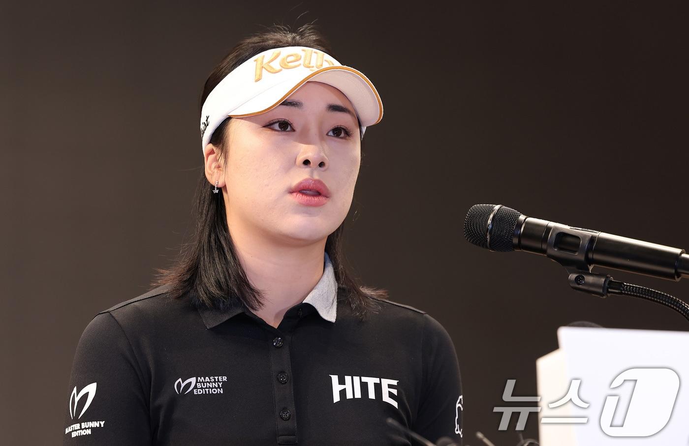 미국여자프로골프&#40;LPGA&#41;에 진출하는 프로골퍼 윤이나 프로가 26일 서울 여의도 CCMM빌딩 루나미엘레 컨벤션에서 열린 기자간담회에서 취재진의 질문에 답하고 있다. 2024.12.26/뉴스1 ⓒ News1 김성진 기자