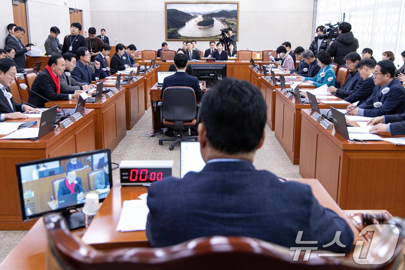 26일 오전 서울 여의도 국회에서 농림축산식품해양수산위원회&#40;농해수위&#41; 전체회의가 열리고 있다. 2024.12.26/뉴스1 ⓒ News1 이재명 기자